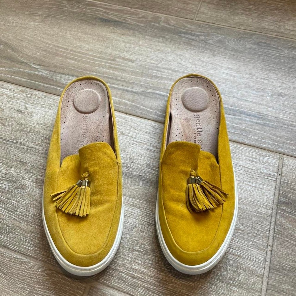 Gentle Souls Kenneth Cole Mustard Suede Tassel Loafers Size 9